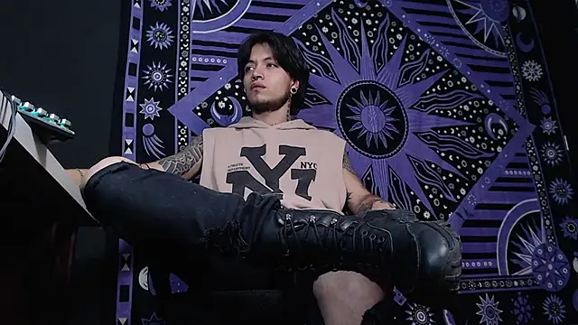 Dicaprioo  online show from January 22, 2025, 9:43 pm