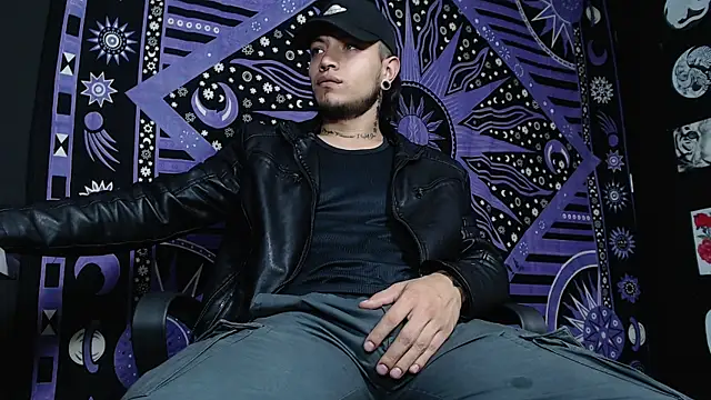 Dicaprioo  online show from January 29, 2025, 3:15 pm