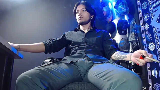 Dicaprioo  online show from February 25, 2025, 4:00 pm