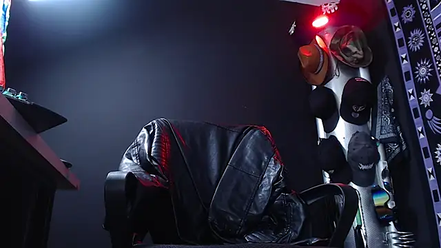 Dicaprioo  online show from March 5, 2025, 10:10 pm