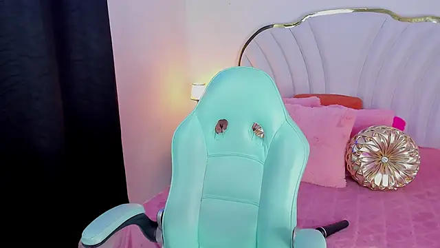 EmmaCrush online show from February 4, 2025, 10:34 pm