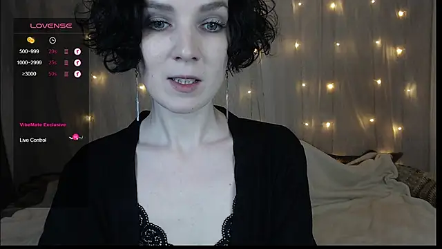 TinaWince online show from December 28, 2024, 4:51 am