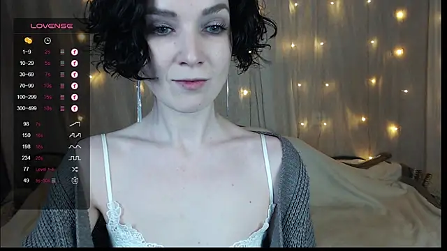 TinaWince online show from January 12, 2025, 4:52 am