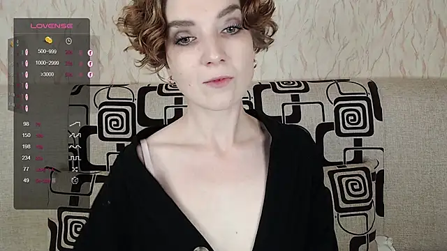 TinaWince online show from October 12, 2025, 4:44 am