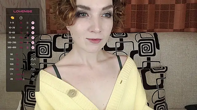 TinaWince online show from November 22, 2025, 4:55 am