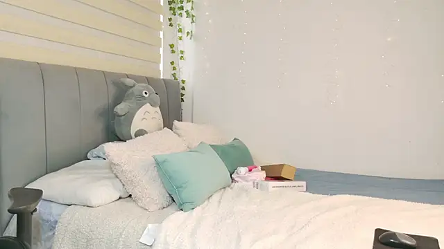  thaeltaylor online show from October 10, 2025, 4:06 pm