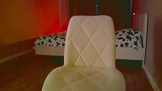 mia raspberrie online show from February 10, 2025, 6:31 am