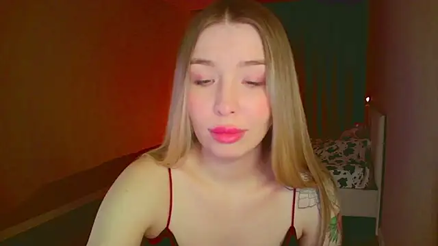 mia raspberrie online show from March 6, 2025, 3:35 am