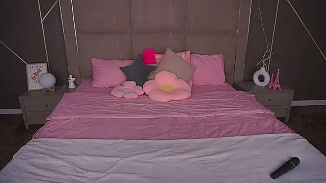 ArianaDarkk online show from February 3, 2026, 10:04 pm