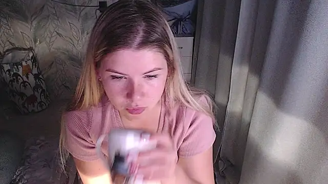 Snapshot of MelissaXKinky chatting on September 11, 2025, 5:46 pm MelissaXKinky online show from September 11, 2025, 5:46 pm