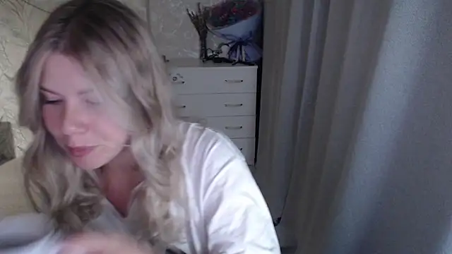 Snapshot of MelissaXKinky chatting on September 28, 2025, 5:40 pm MelissaXKinky online show from September 28, 2025, 5:40 pm