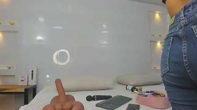 Dalia-Prada online show from January 6, 2026, 4:16 am