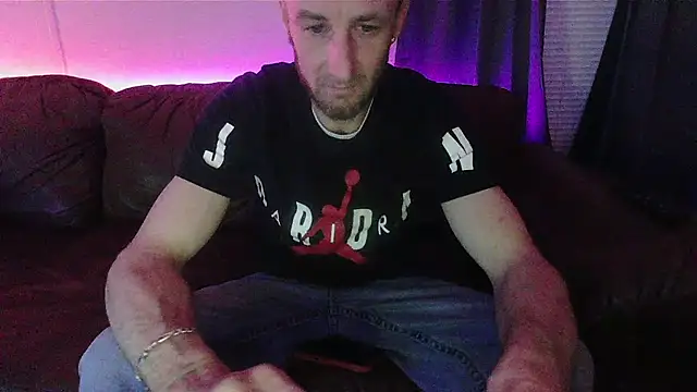 Snapshot of HungStud4You chatting on February 23, 2025, 5:45 am HungStud4You online show from February 23, 2025, 5:45 am