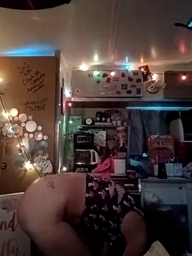 whitetrashdirtyslut online show from May 8, 2026, 1:16 pm