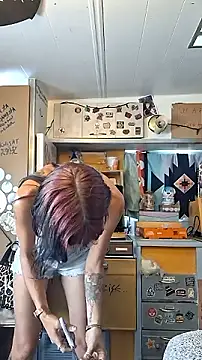 whitetrashdirtyslut online show from June 12, 2026, 9:46 pm