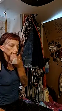 whitetrashdirtyslut online show from June 28, 2026, 3:29 pm