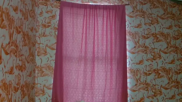 strawberrysmoothie online show from April 5, 2026, 9:23 pm