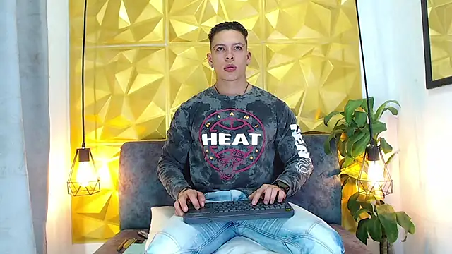 Snapshot of Baxter_Dex chatting on December 9, 2024, 4:12 am Baxter Dex online show from December 9, 2024, 4:12 am