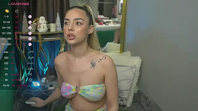 Snapshot of ScarletColes chatting on January 9, 2025, 4:41 am ScarletColes online show from January 9, 2025, 4:41 am