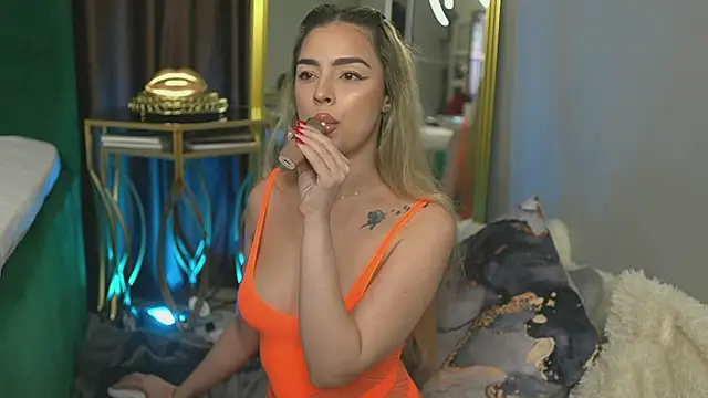 Snapshot of ScarletColes chatting on January 18, 2025, 2:36 am ScarletColes online show from January 18, 2025, 2:36 am