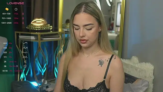 Snapshot of ScarletColes chatting on January 21, 2025, 1:08 am ScarletColes online show from January 21, 2025, 1:08 am