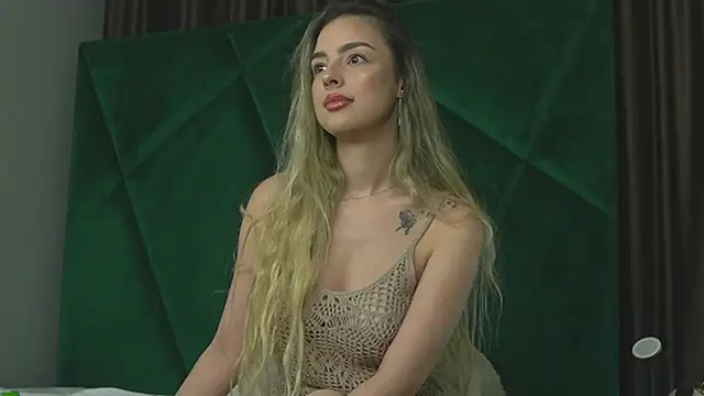 Snapshot of ScarletColes chatting on October 20, 2025, 11:05 pm ScarletColes online show from October 20, 2025, 11:05 pm