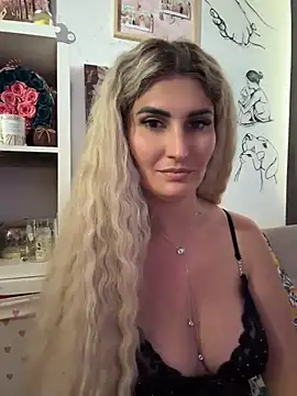 EvelynFrances online show from July 10, 2026, 1:14 pm