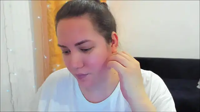  madalexa  online show from April 3, 2026, 2:04 pm