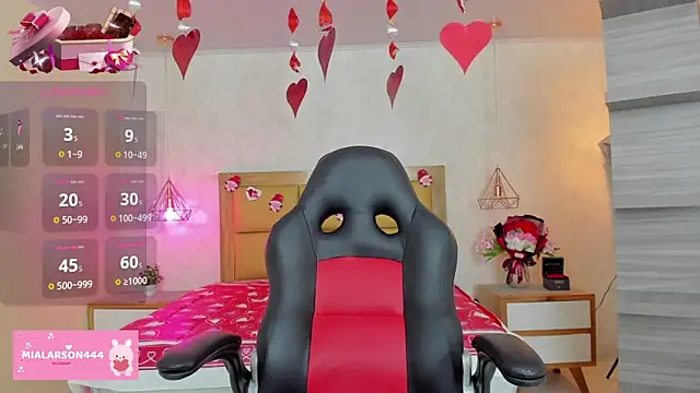 LARSONMIA online show from February 14, 2026, 12:35 pm