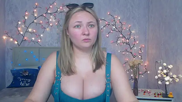 Snapshot of SallyVerda chatting on May 7, 2026, 7:08 pm SallyVerda online show from May 7, 2026, 7:08 pm