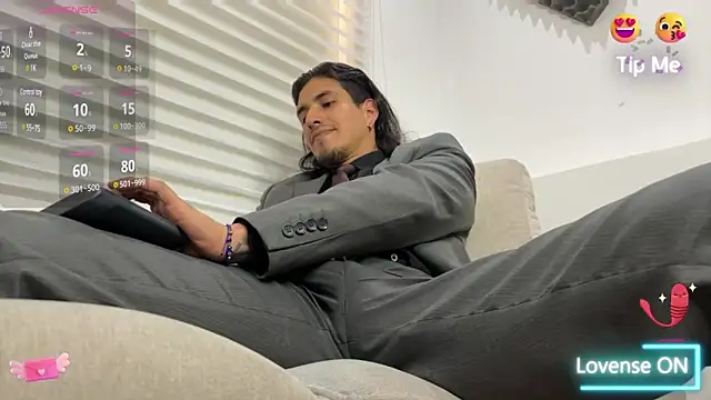 Tom blunt96 online show from February 23, 2025, 4:13 pm