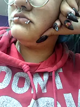 lucky-leah online show from April 17, 2026, 3:42 am