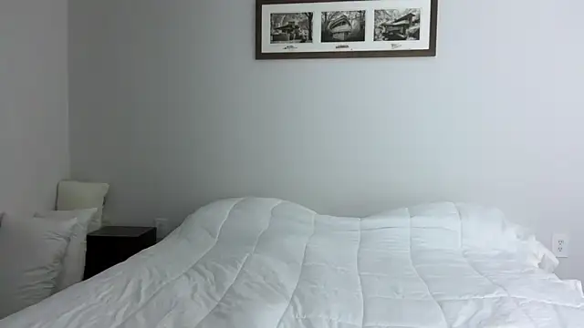 YUMIandbigWOLF online show from January 9, 2025, 11:45 pm