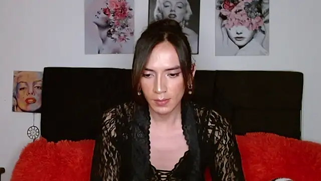 pearllatin online show from October 3, 2025, 1:24 am