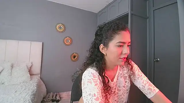 arteverena online show from December 8, 2024, 7:43 pm