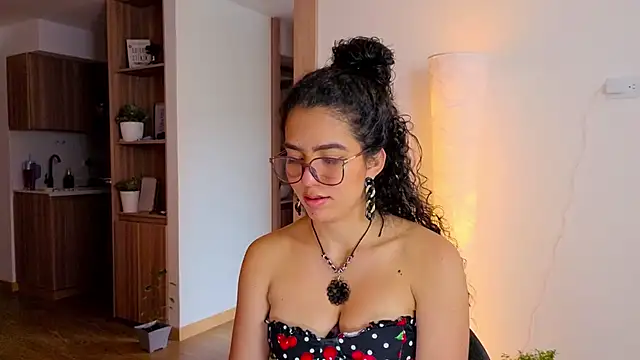 Snapshot of arteverena chatting on April 10, 2026, 8:24 pm arteverena online show from April 10, 2026, 8:24 pm