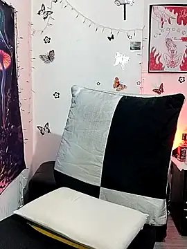 Snapshot of Hada_dracanae chatting on March 13, 2025, 6:56 pm Hada dracanae online show from March 13, 2025, 6:56 pm