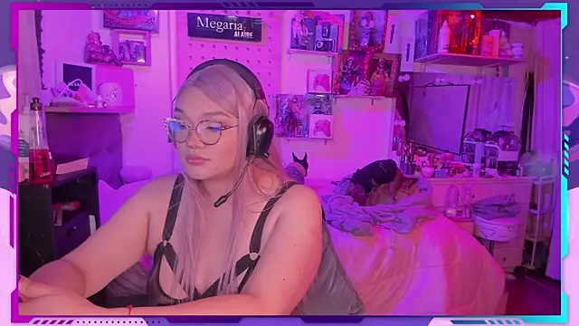 Snapshot of MegariaB chatting on October 17, 2025, 4:04 am MegariaB online show from October 17, 2025, 4:04 am