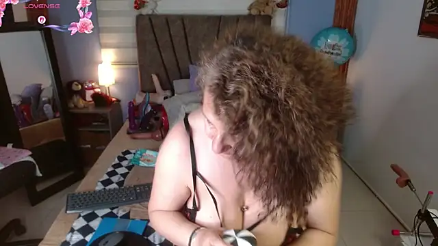 Nadia 84 online show from June 9, 2026, 7:25 pm