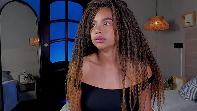 nayah   online show from October 22, 2025, 7:24 pm