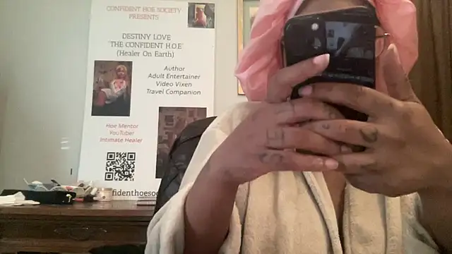 MommyConfident online show from April 19, 2026, 9:39 pm