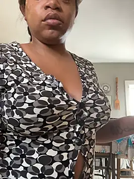 Snapshot of MommyConfident chatting on July 15, 2026, 2:44 pm MommyConfident online show from July 15, 2026, 2:44 pm