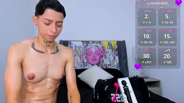 AmberAdams  online show from December 17, 2024, 2:44 pm