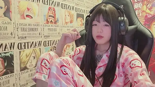 Snapshot of SNAKEgirlQAQ chatting on June 5, 2026, 5:29 pm SNAKEgirlQAQ online show from June 5, 2026, 5:29 pm