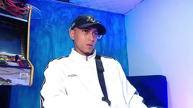 Snapshot of Liam_lee chatting on February 4, 2025, 12:55 pm Liam lee online show from February 4, 2025, 12:55 pm