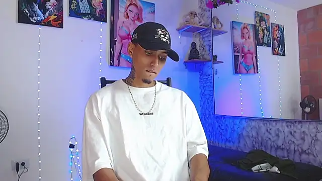 Snapshot of Liam_lee chatting on October 19, 2025, 2:29 pm Liam lee online show from October 19, 2025, 2:29 pm