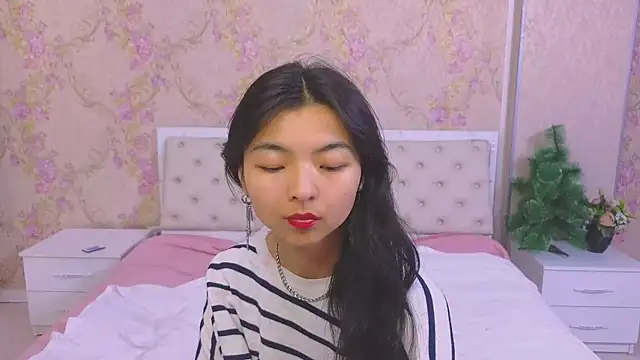 Shy Kira online show from December 20, 2024, 4:04 pm