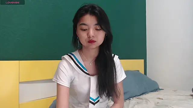 Snapshot of Shy_Kira chatting on April 17, 2026, 8:50 am Shy Kira online show from April 17, 2026, 8:50 am