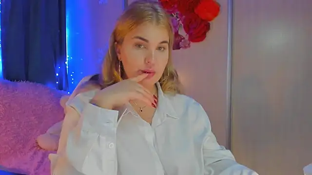 CoraSwon online show from February 4, 2025, 5:55 pm