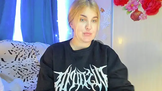 CoraSwon online show from February 10, 2025, 1:44 pm